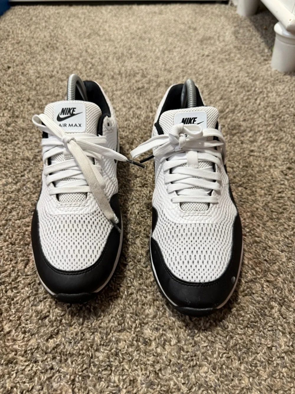 Nike Men’s White and Black Air Max Sneakers - Picture 3 of 8